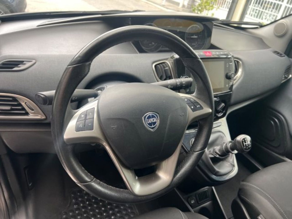 Lancia Ypsilon 1.0 FireFly 5 porte S&S Hybrid Ecochic Gold (10)