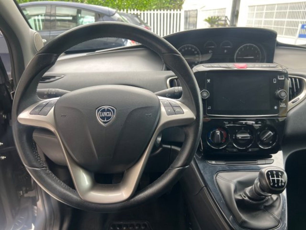 Lancia Ypsilon 1.0 FireFly 5 porte S&S Hybrid Ecochic Gold (12)