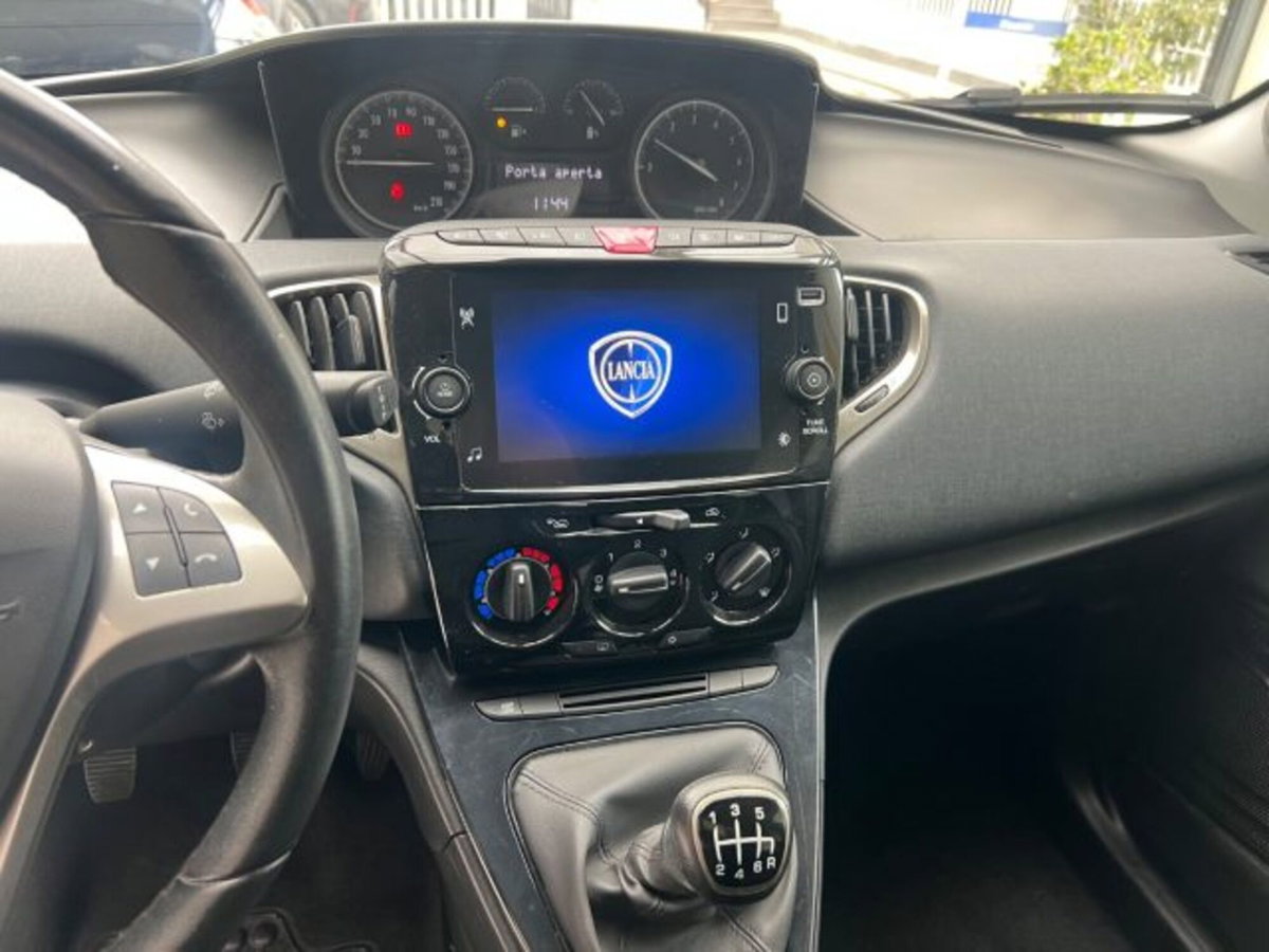 Lancia Ypsilon 1.0 FireFly 5 porte S&S Hybrid Ecochic Gold (13)