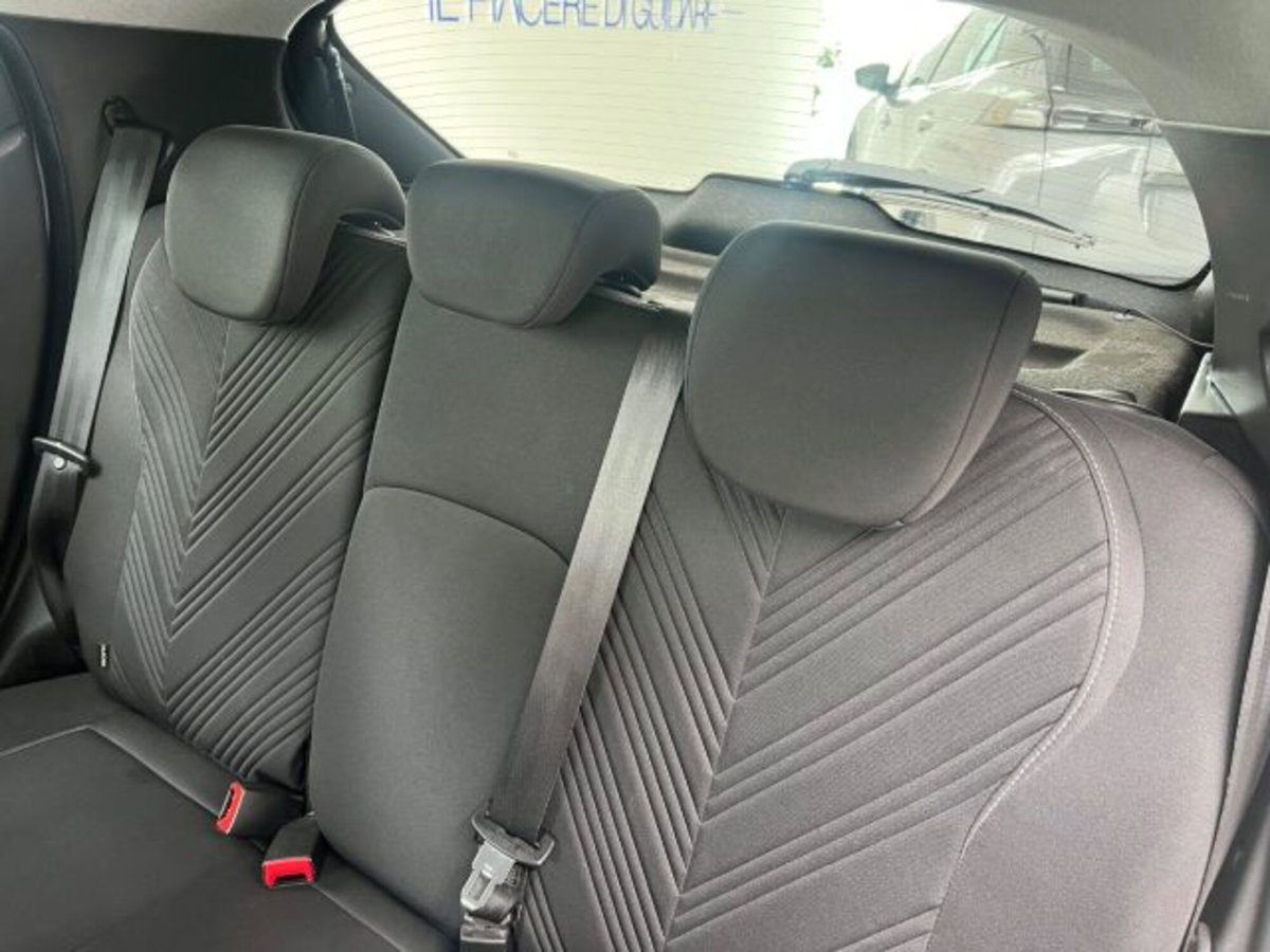 Lancia Ypsilon 1.0 FireFly 5 porte S&S Hybrid Ecochic Gold (19)