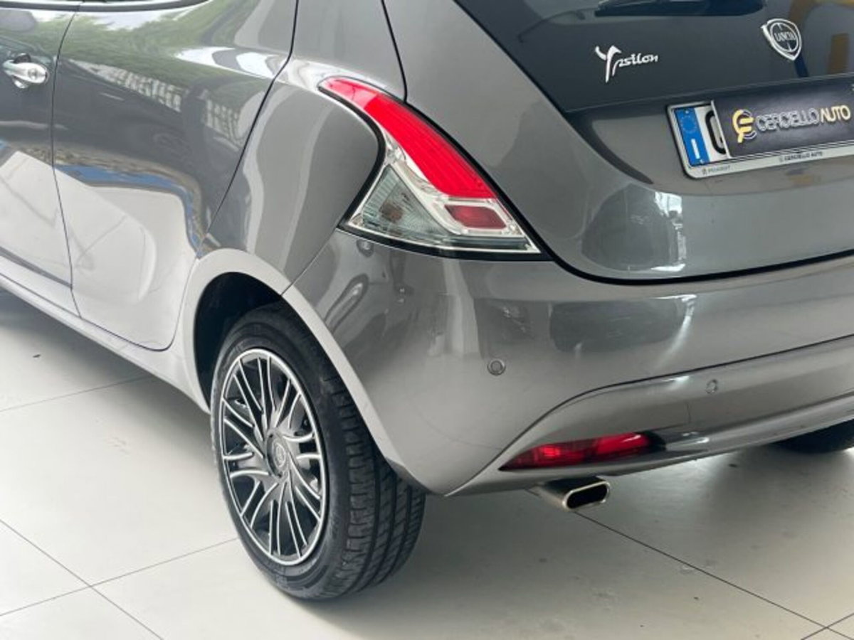 Lancia Ypsilon 1.0 FireFly 5 porte S&S Hybrid Ecochic Gold (7)