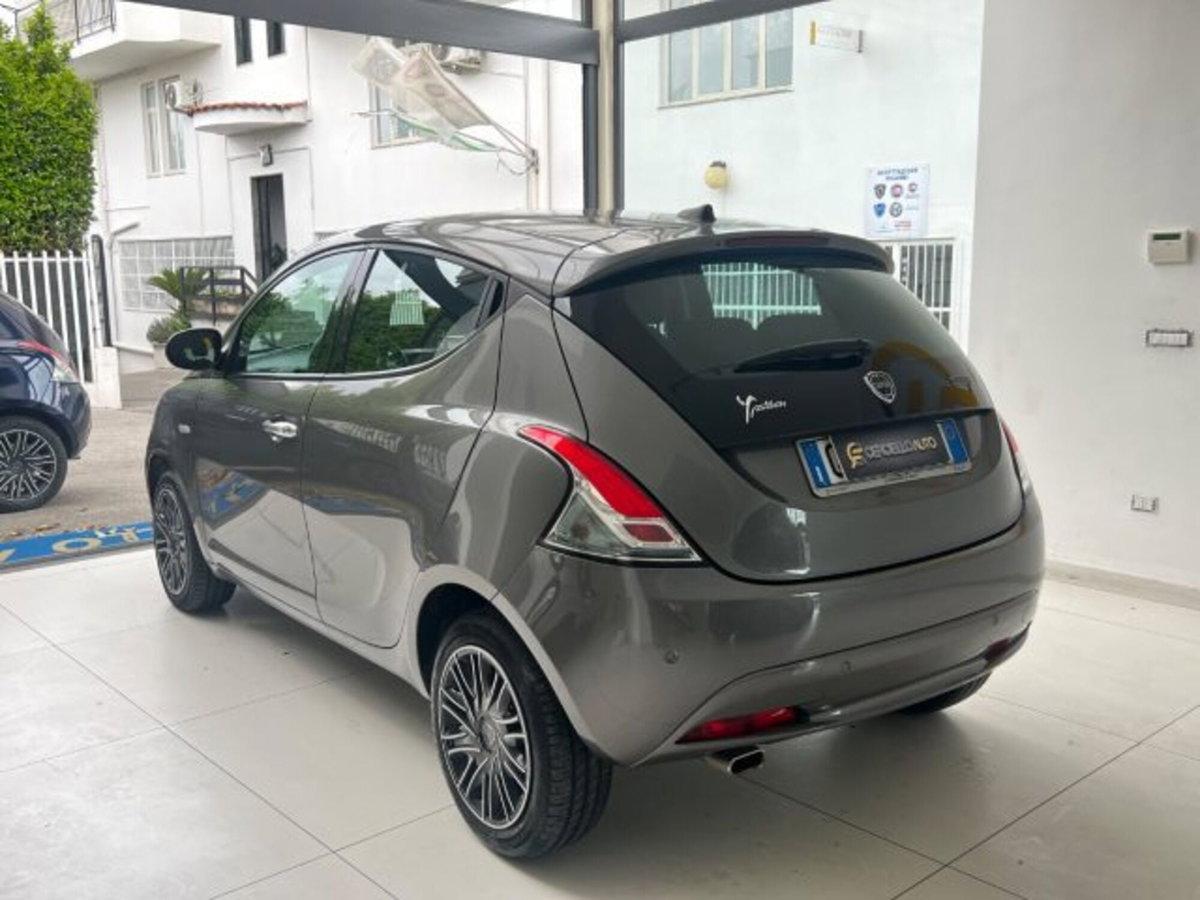 Lancia Ypsilon 1.0 FireFly 5 porte S&S Hybrid Ecochic Gold (8)