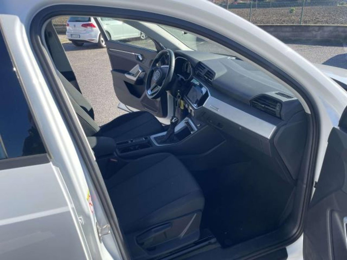Audi Q3 40 TDI quattro S tronic Business (10)