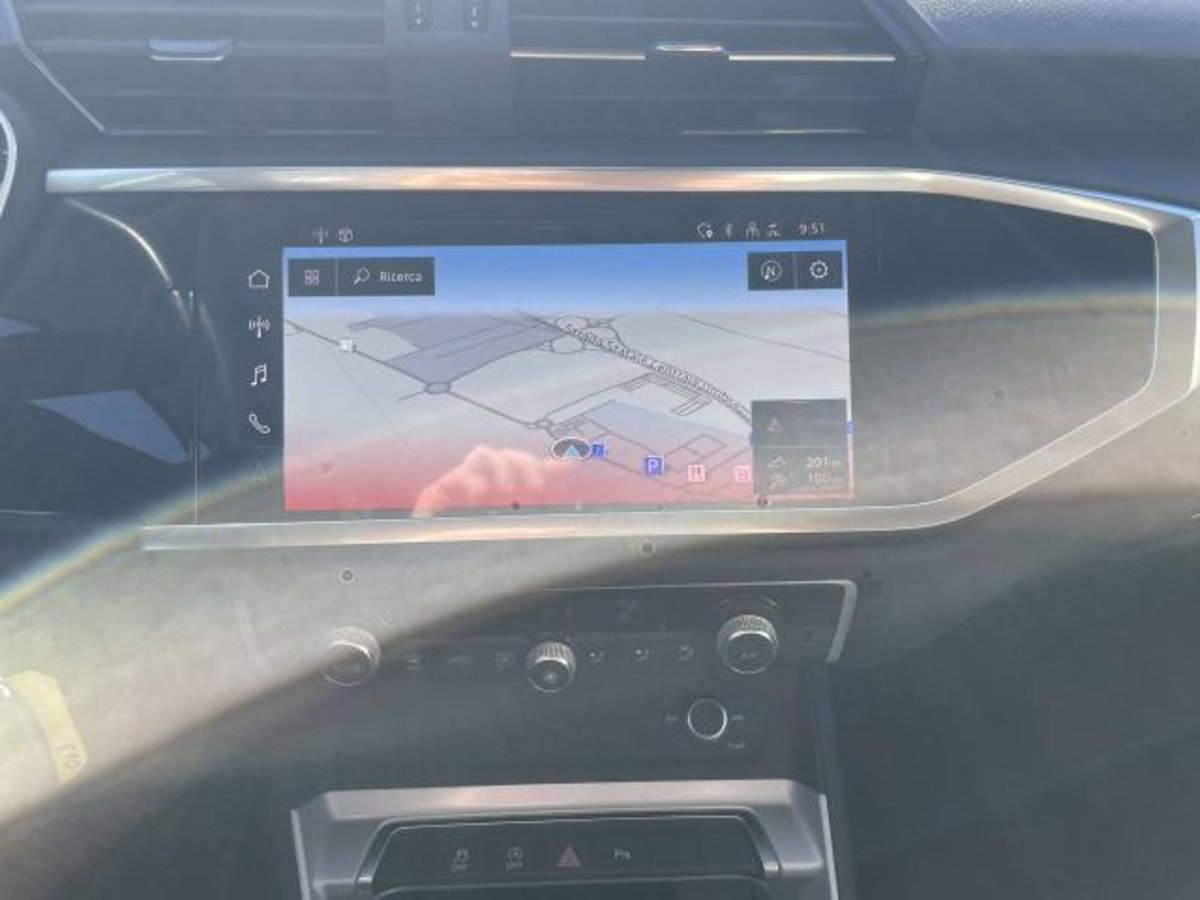 Audi Q3 40 TDI quattro S tronic Business (12)