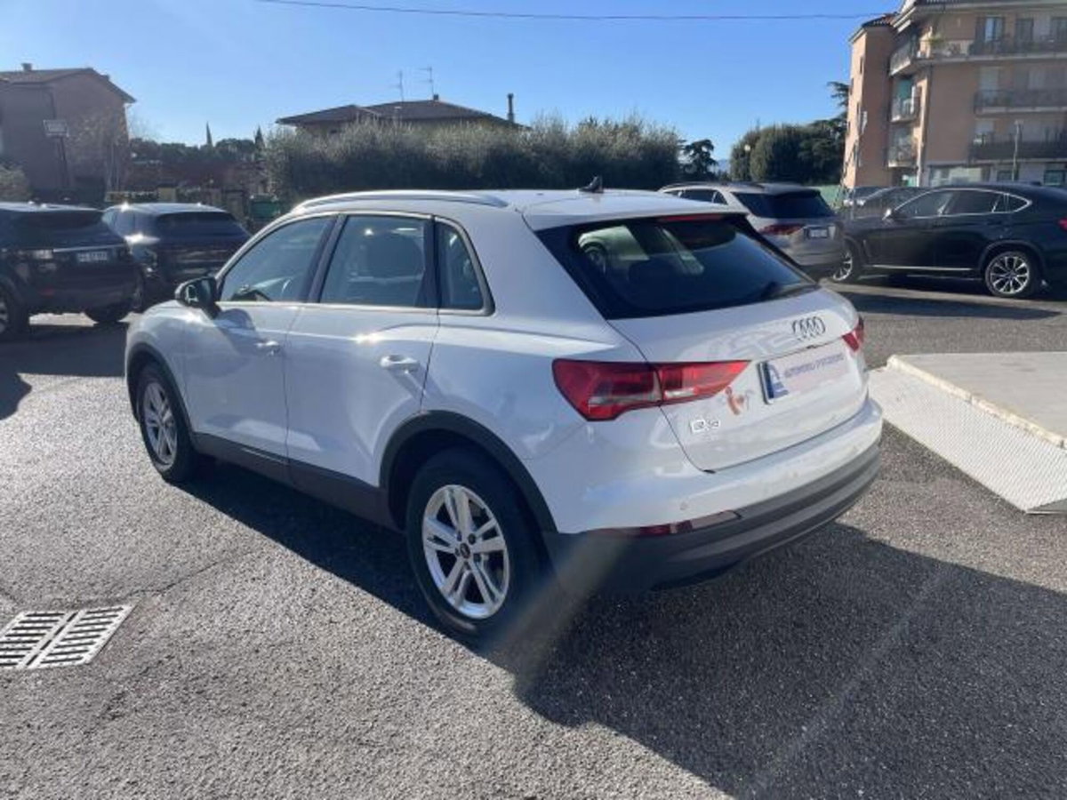 Audi Q3 40 TDI quattro S tronic Business (4)
