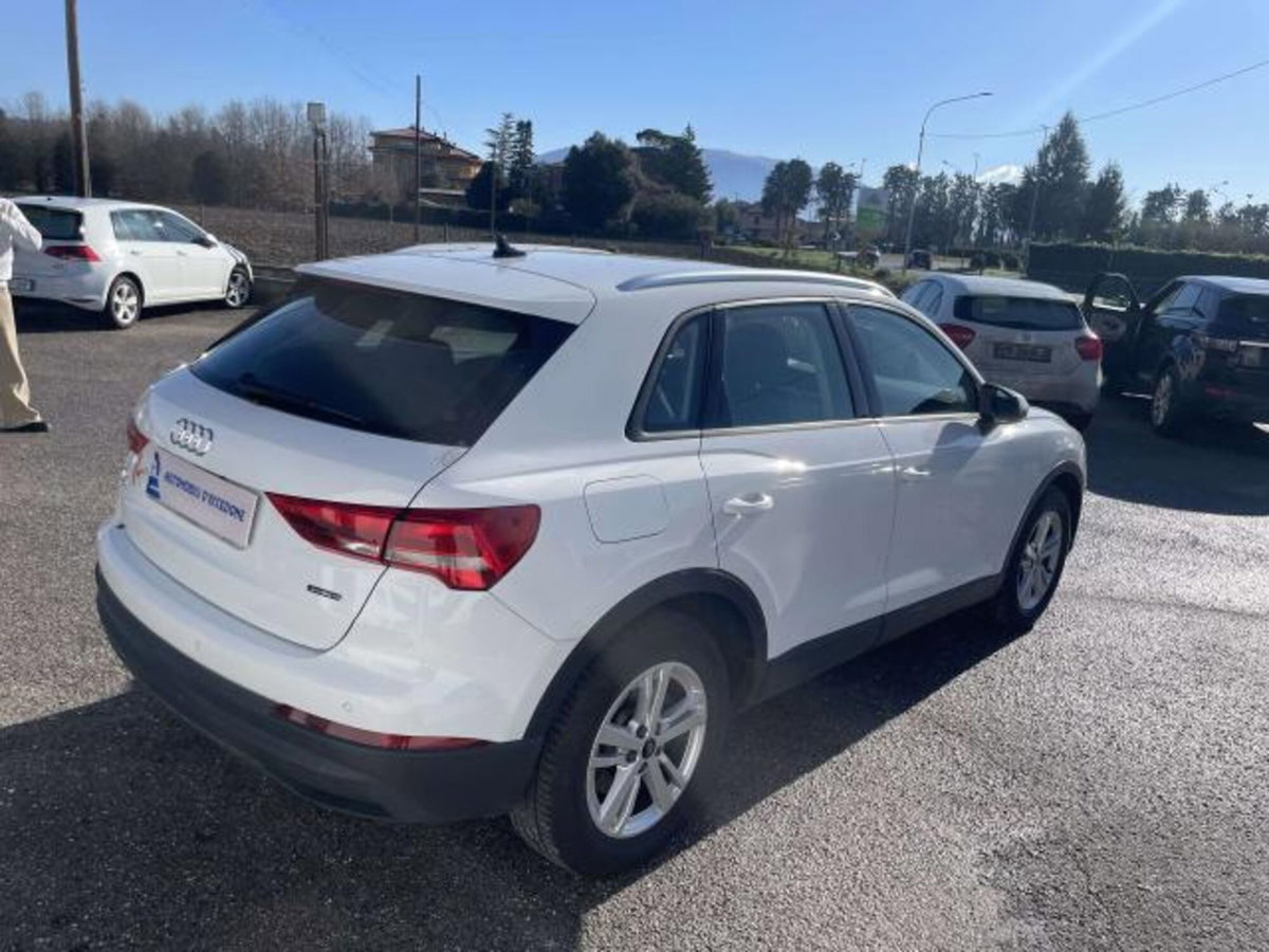 Audi Q3 40 TDI quattro S tronic Business (6)