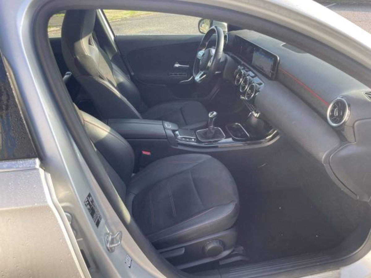Mercedes-Benz Classe A 180 d Premium (10)
