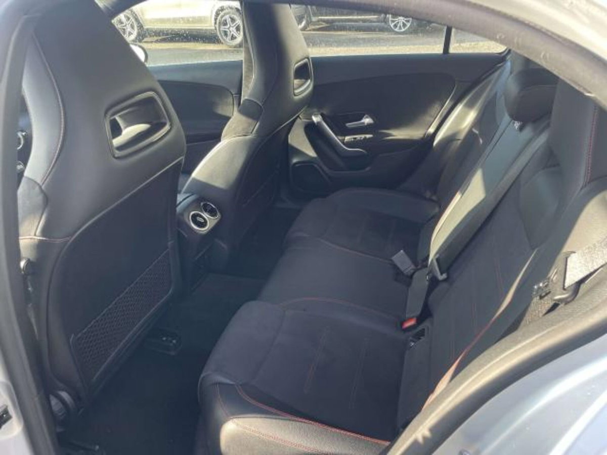 Mercedes-Benz Classe A 180 d Premium (11)