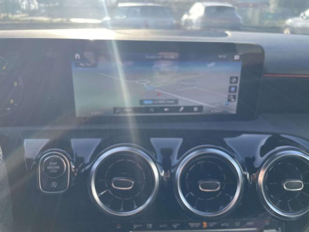 Mercedes-Benz Classe A 180 d Premium (13)