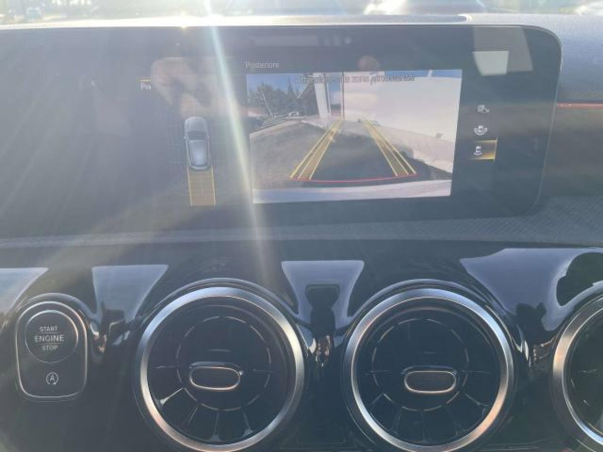 Mercedes-Benz Classe A 180 d Premium (14)
