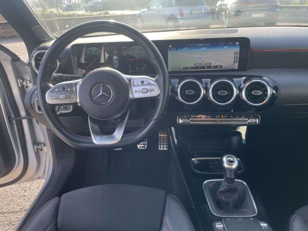 Mercedes-Benz Classe A 180 d Premium (9)