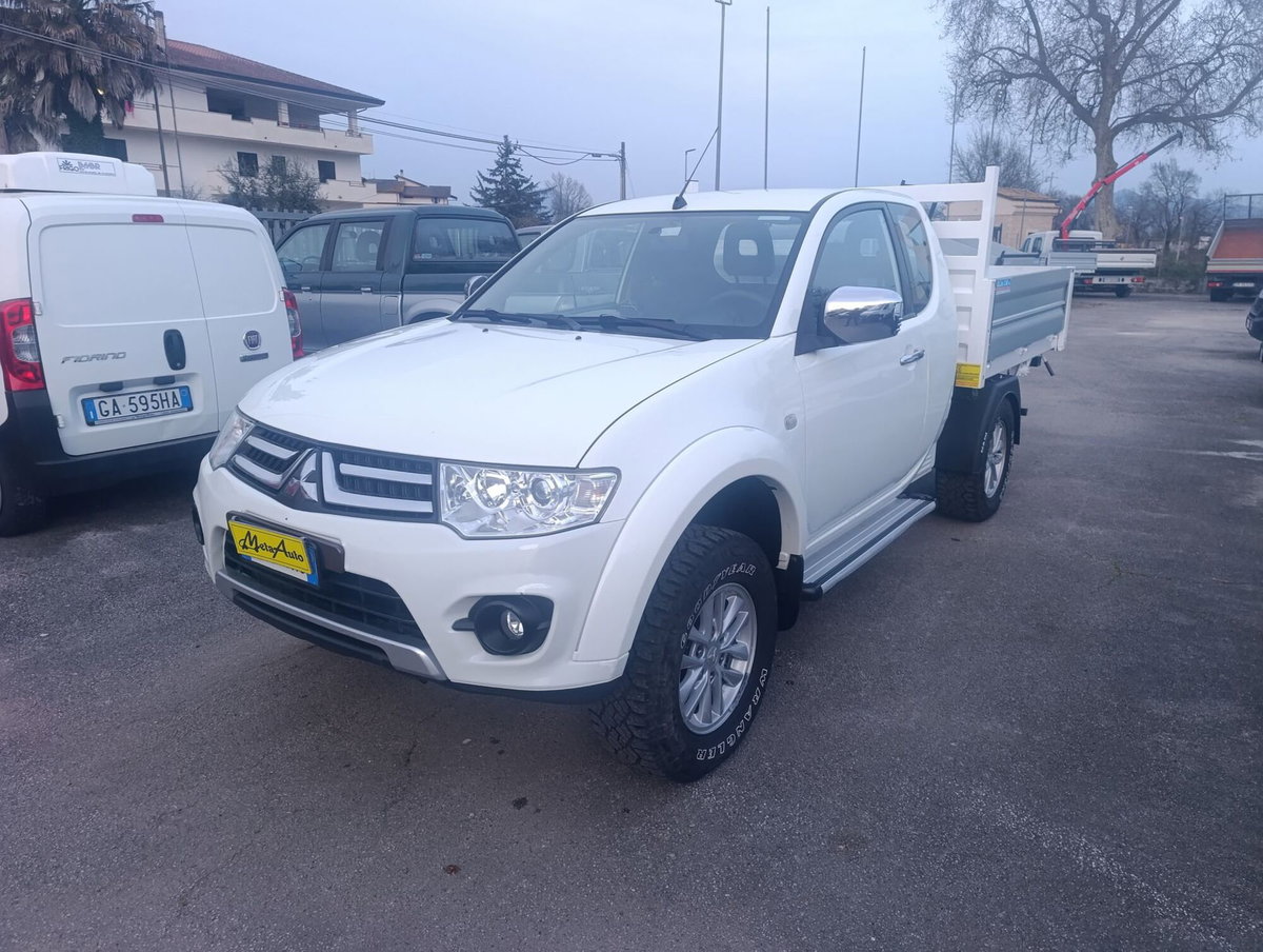 Mitsubishi L200 2.5 DI-D/178CV DC Intense Plus L.E. (2)