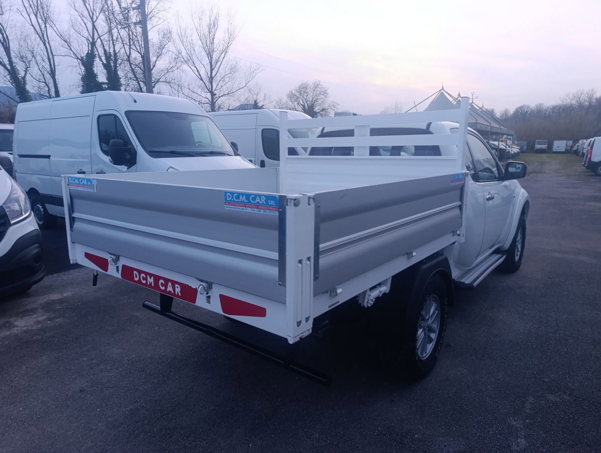 Mitsubishi L200 2.5 DI-D/178CV DC Intense Plus L.E. (3)