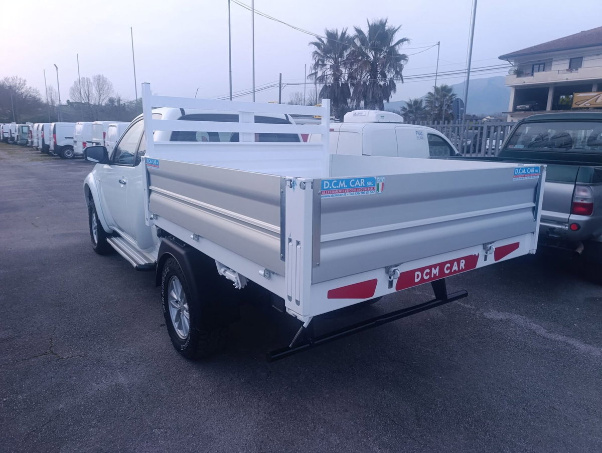 Mitsubishi L200 2.5 DI-D/178CV DC Intense Plus L.E. (4)