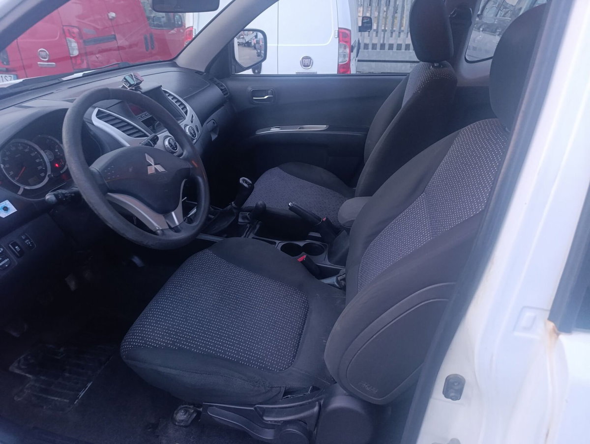 Mitsubishi L200 2.5 DI-D/178CV DC Intense Plus L.E. (5)