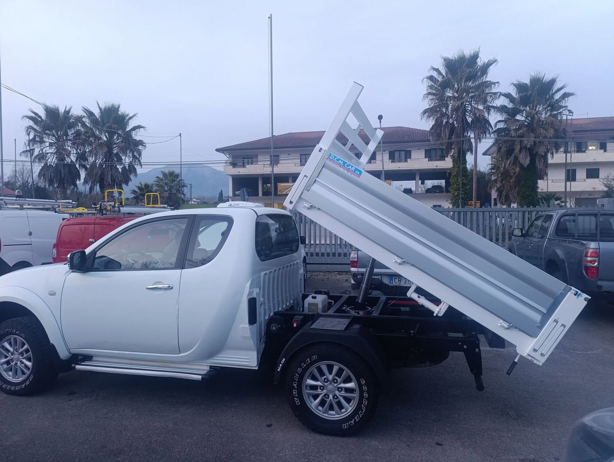 Mitsubishi L200 2.5 DI-D/178CV DC Intense Plus L.E. (6)