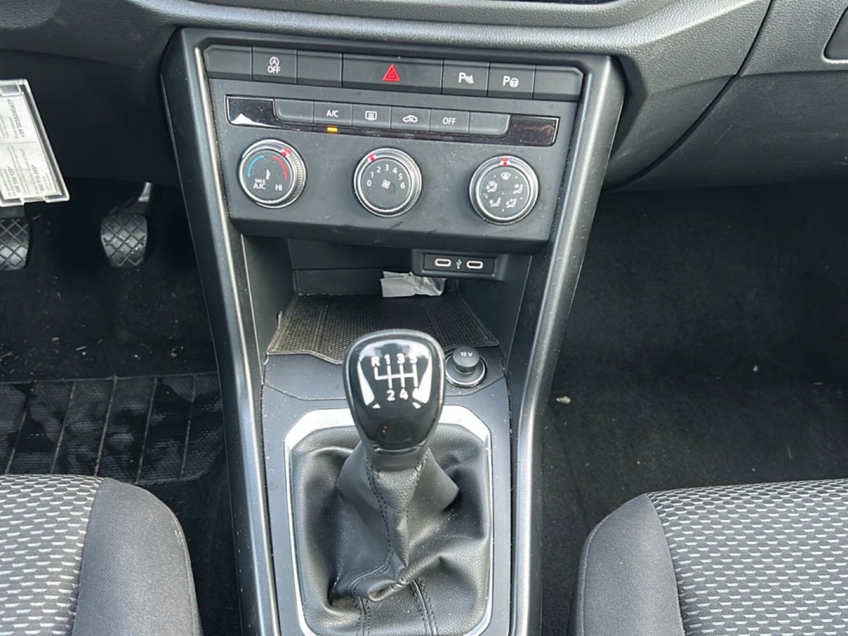 Volkswagen T-Roc 1.0 TSI Life (14)