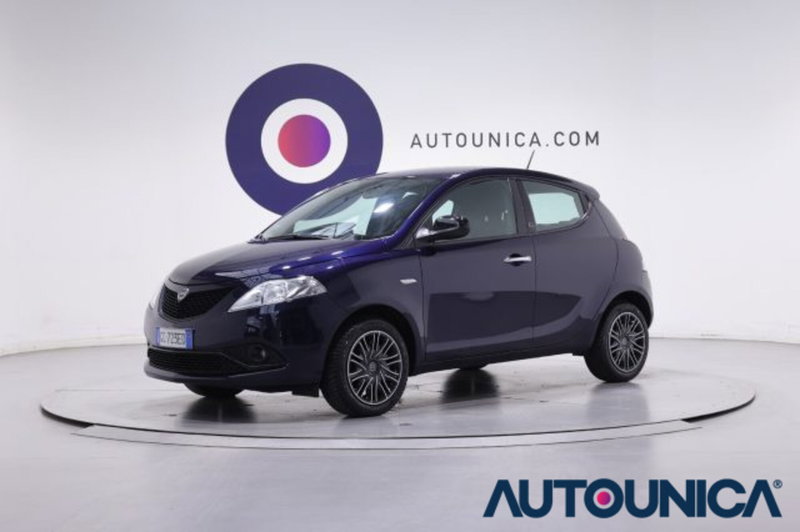 Lancia Ypsilon 1.0 FireFly 5 porte S&S Hybrid Ecochic Silver