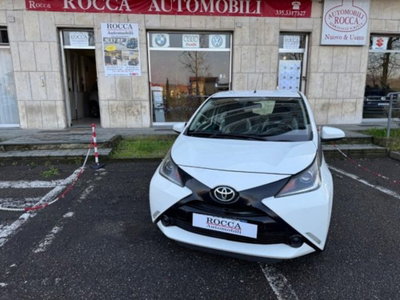 Toyota Aygo 1.0 VVT-i 69 CV 5 porte x-play (2)