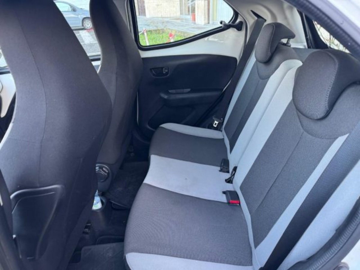 Toyota Aygo 1.0 VVT-i 69 CV 5 porte x-play (10)