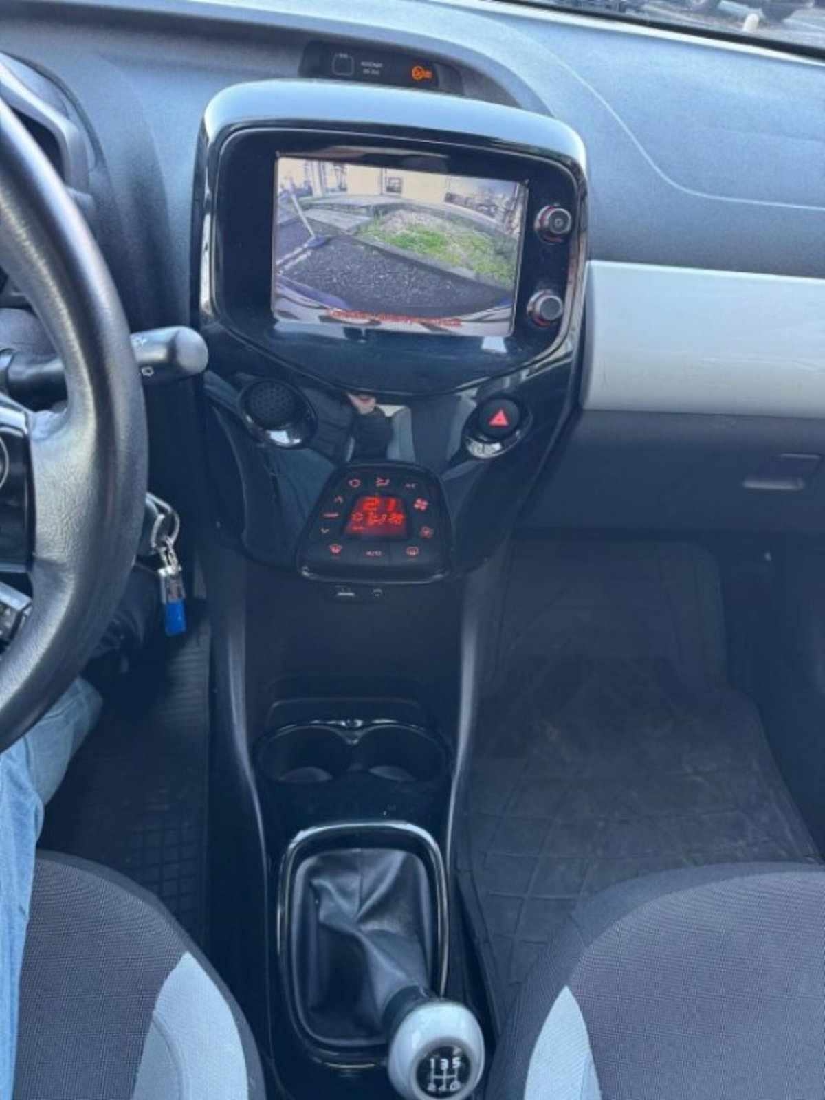 Toyota Aygo 1.0 VVT-i 69 CV 5 porte x-play (5)