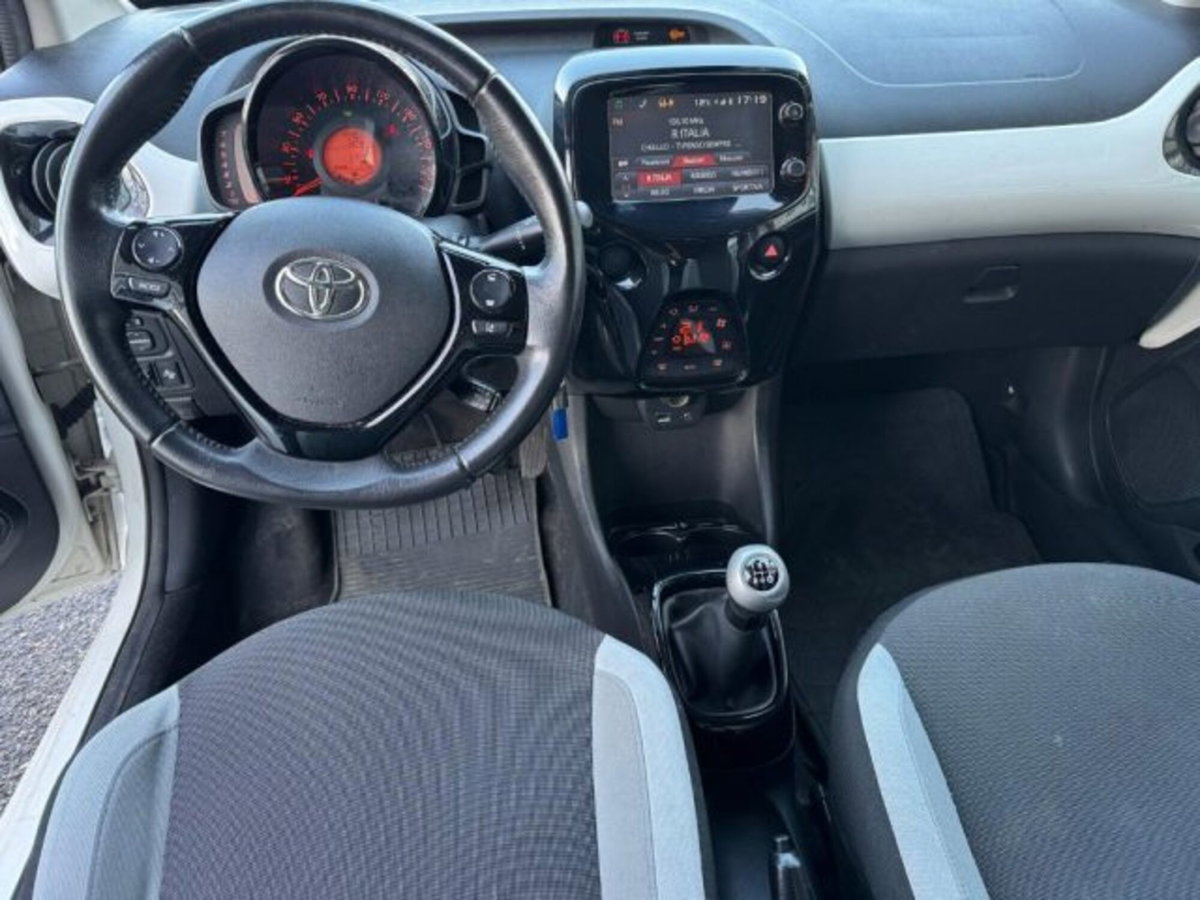 Toyota Aygo 1.0 VVT-i 69 CV 5 porte x-play (6)