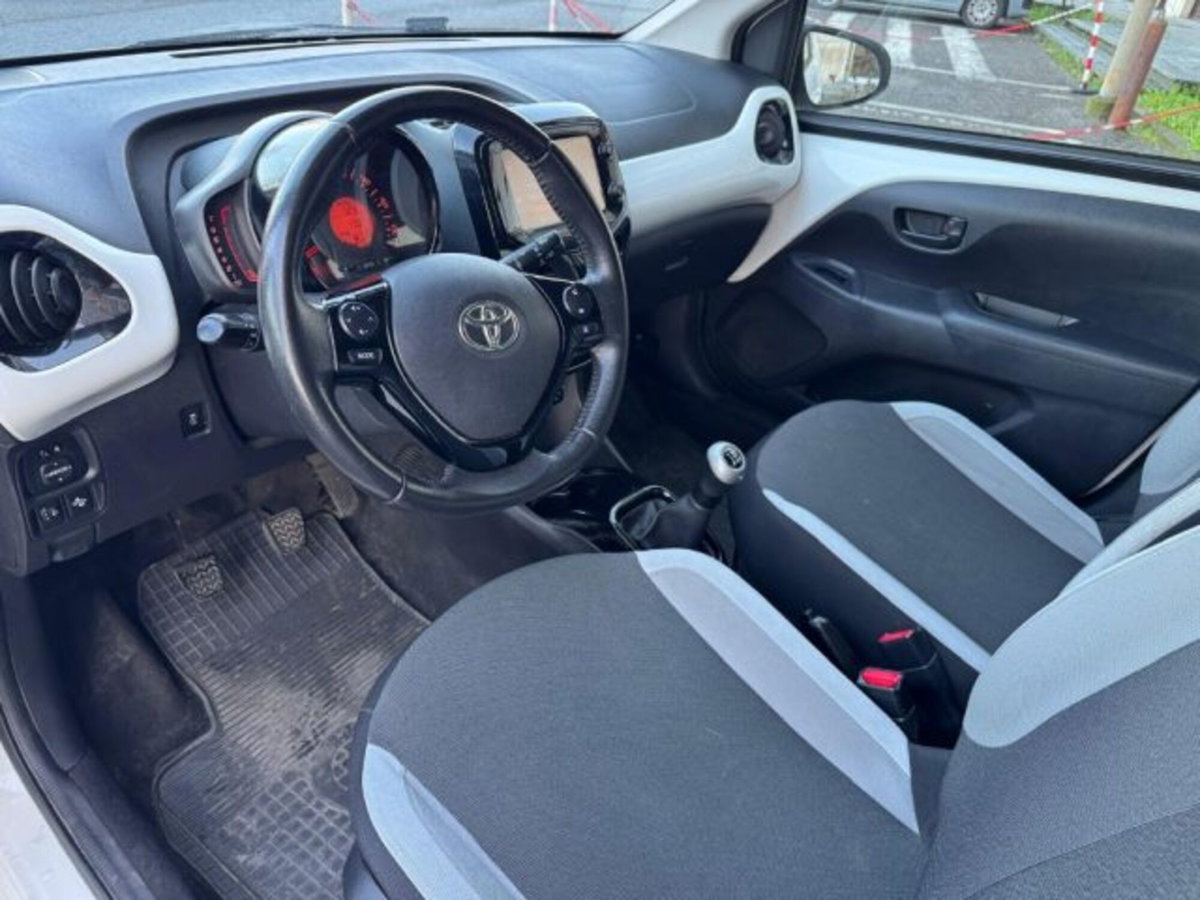 Toyota Aygo 1.0 VVT-i 69 CV 5 porte x-play (7)