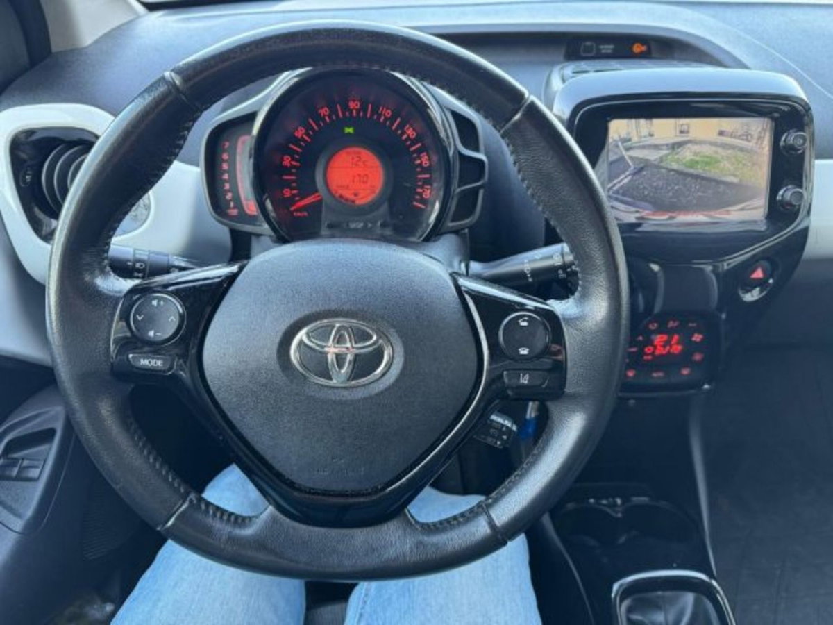 Toyota Aygo 1.0 VVT-i 69 CV 5 porte x-play (8)