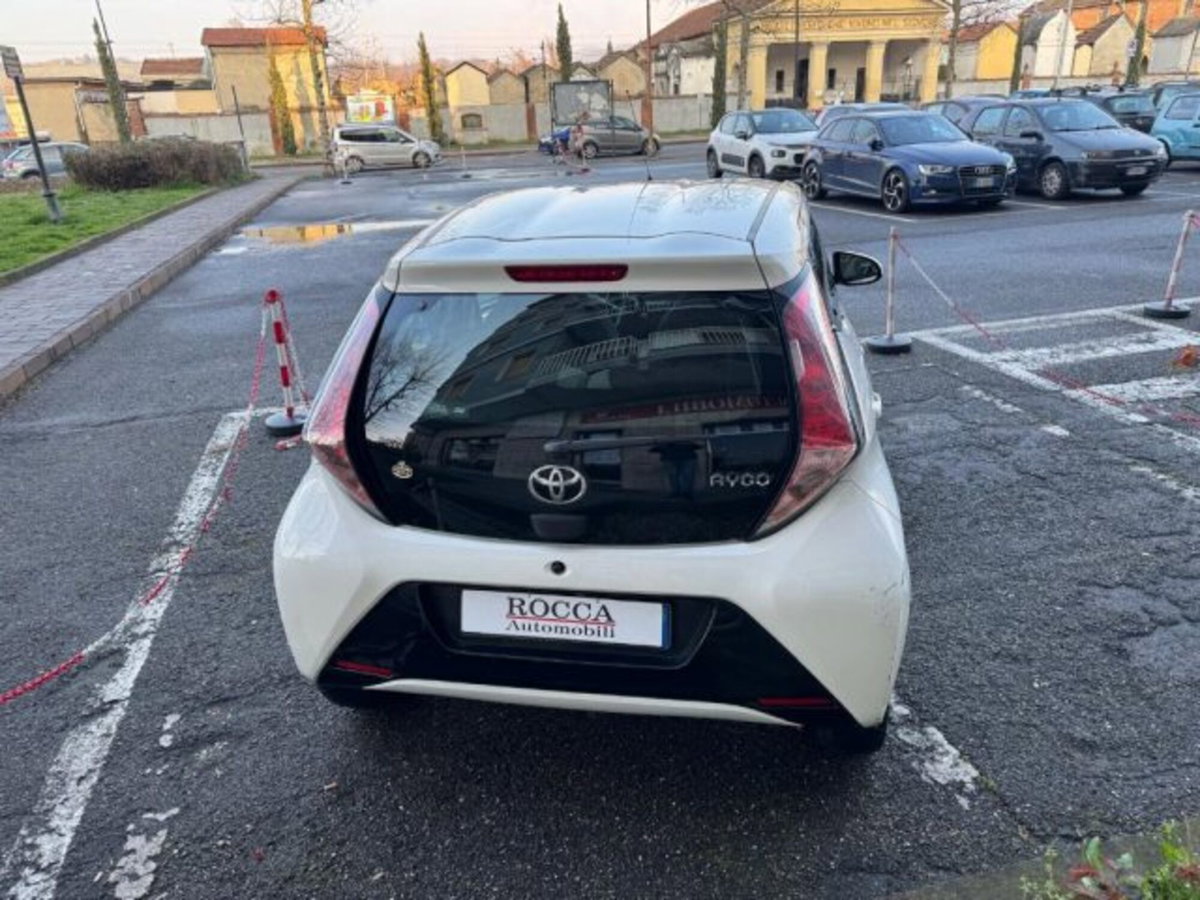 Toyota Aygo 1.0 VVT-i 69 CV 5 porte x-play (4)