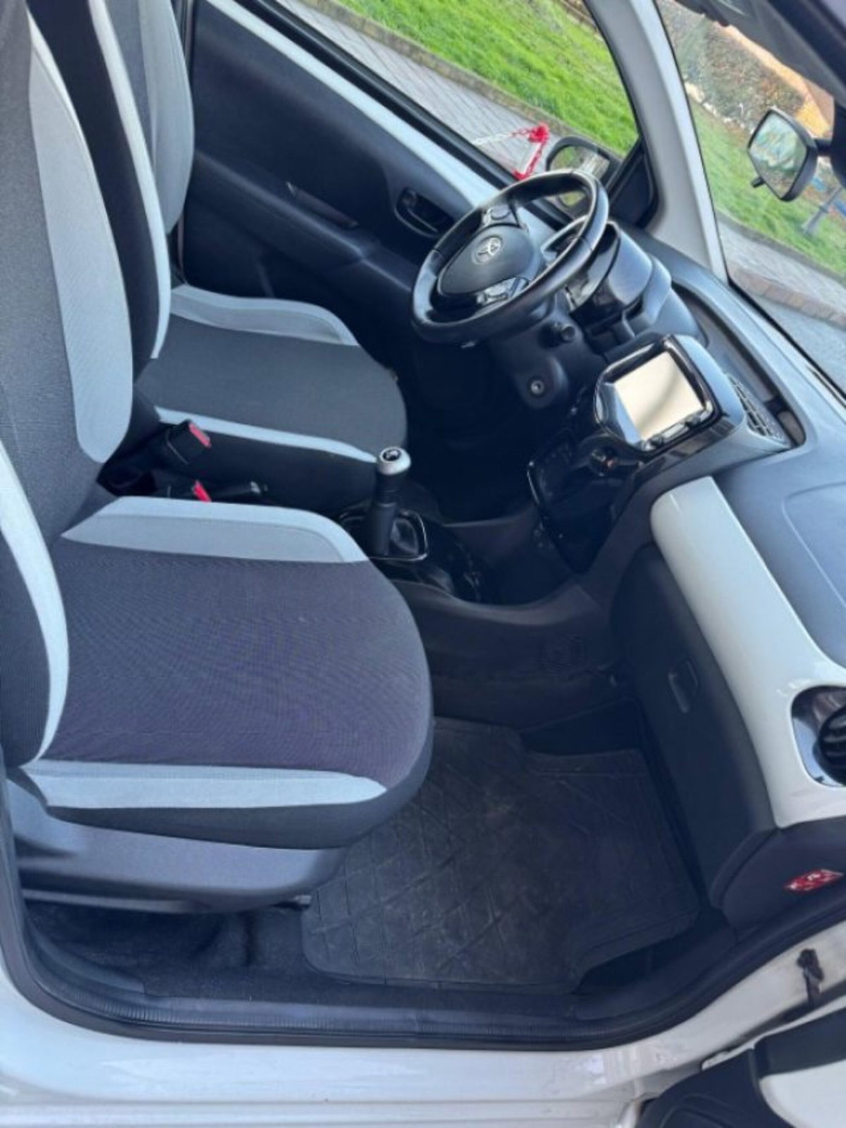 Toyota Aygo 1.0 VVT-i 69 CV 5 porte x-play (9)