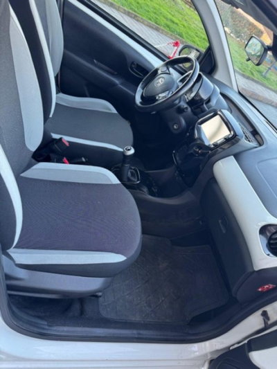 Toyota Aygo 1.0 VVT-i 69 CV 5 porte x-play (9)