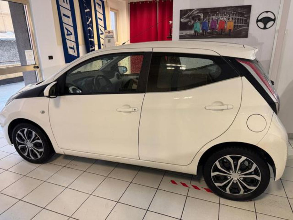 Toyota Aygo 1.0 VVT-i 69 CV 5 porte x-play