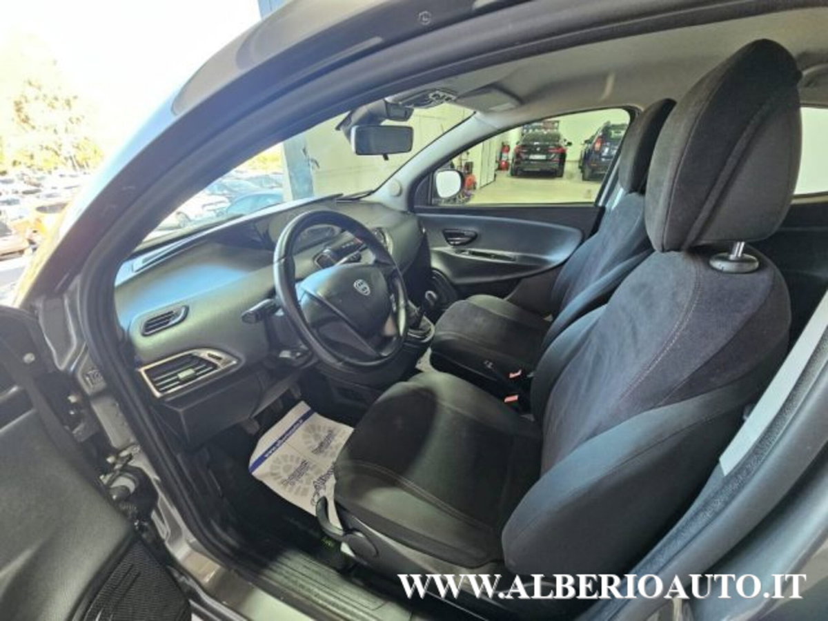Lancia Ypsilon 1.3 MJT 16V 95 CV 5 porte S&S Silver (10)