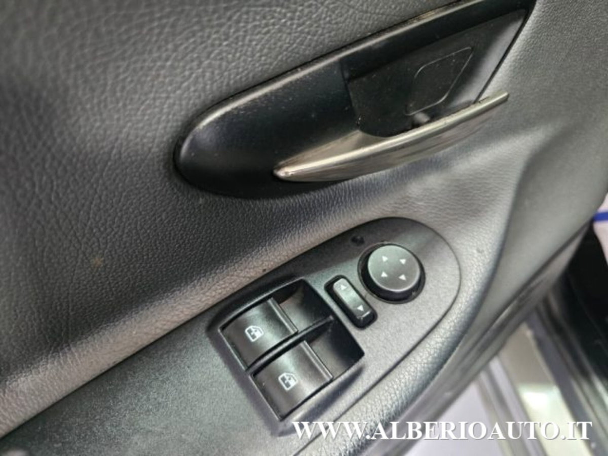 Lancia Ypsilon 1.3 MJT 16V 95 CV 5 porte S&S Silver (13)
