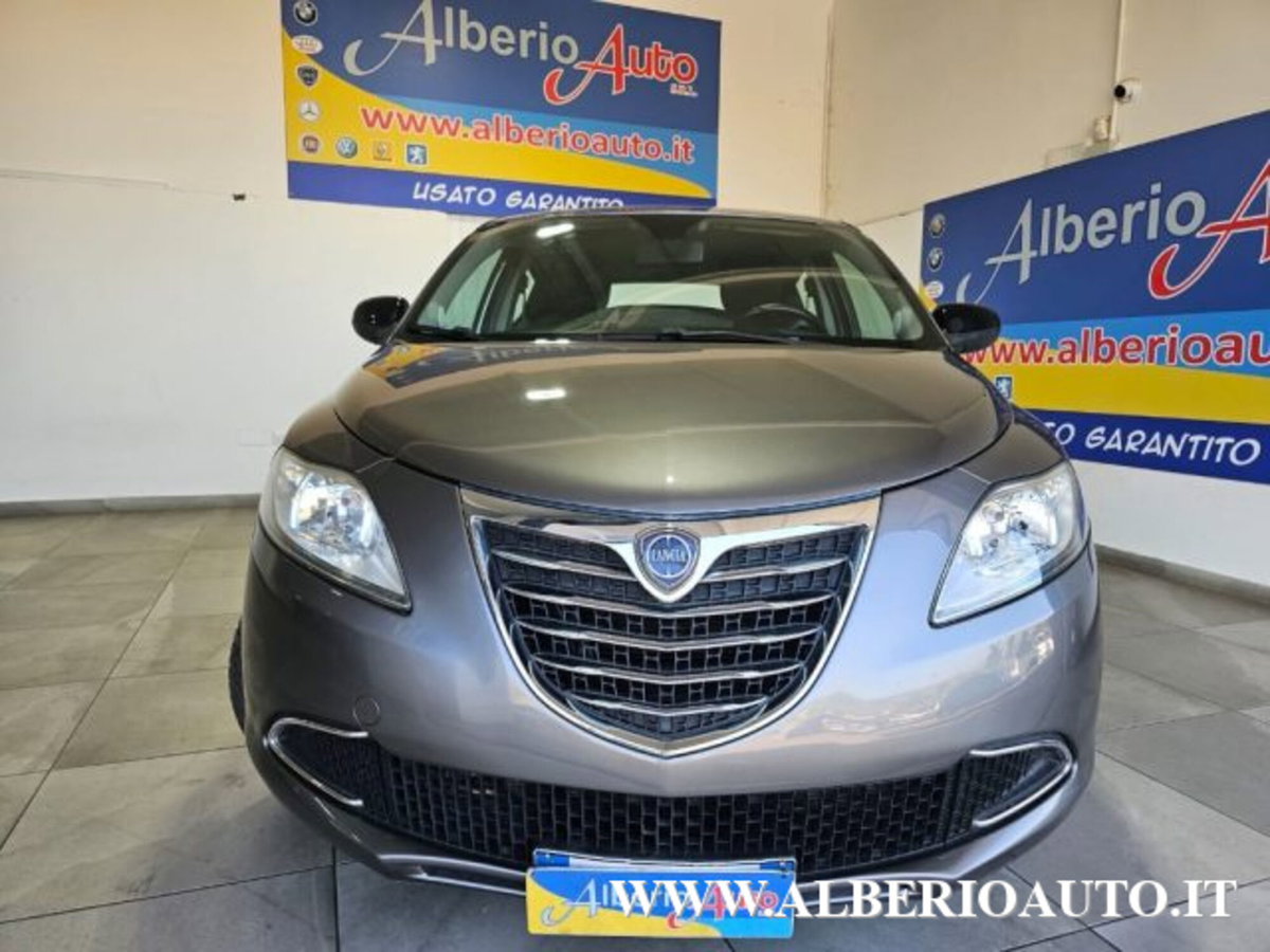 Lancia Ypsilon 1.3 MJT 16V 95 CV 5 porte S&S Silver (2)