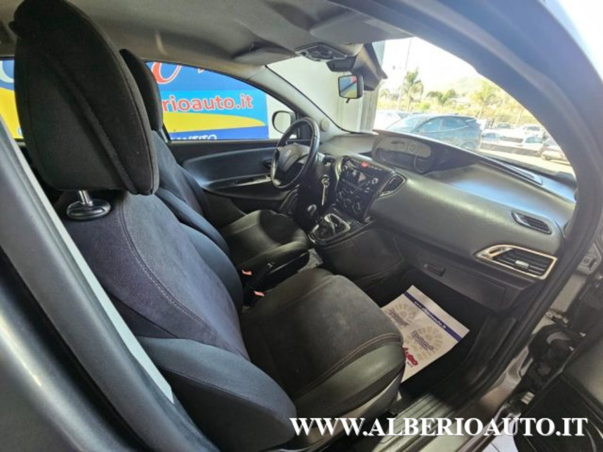 Lancia Ypsilon 1.3 MJT 16V 95 CV 5 porte S&S Silver (7)