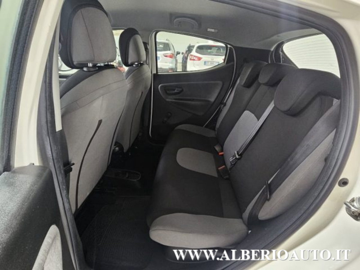 Lancia Ypsilon 1.2 69 CV 5 porte Silver (10)