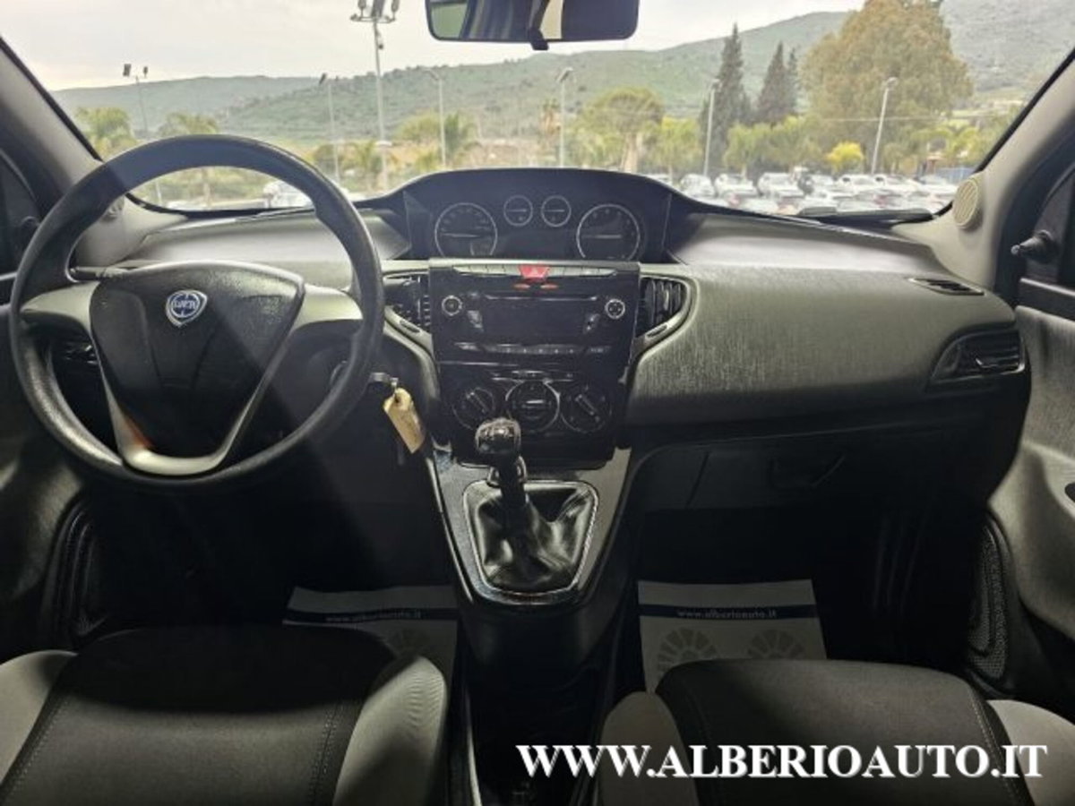 Lancia Ypsilon 1.2 69 CV 5 porte Silver (11)