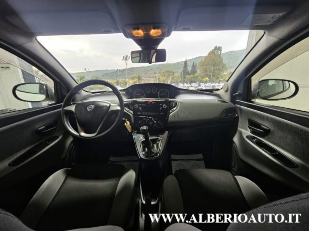 Lancia Ypsilon 1.2 69 CV 5 porte Silver (13)