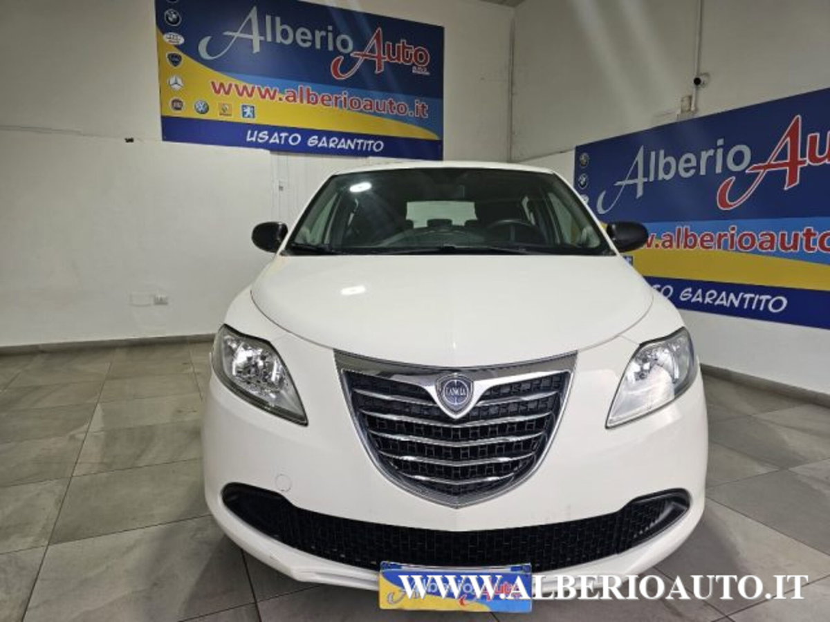 Lancia Ypsilon 1.2 69 CV 5 porte Silver (2)
