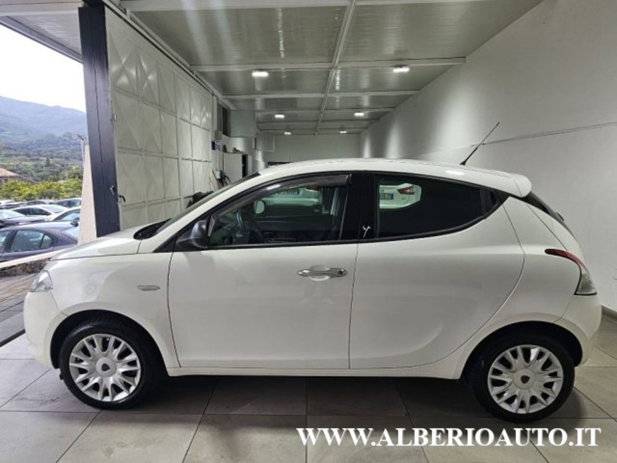 Lancia Ypsilon 1.2 69 CV 5 porte Silver (6)