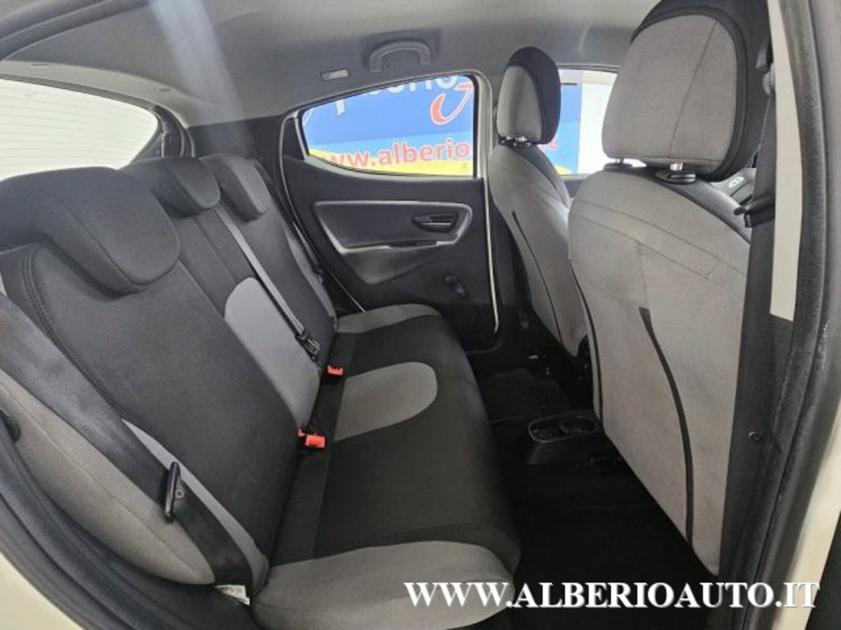 Lancia Ypsilon 1.2 69 CV 5 porte Silver (8)