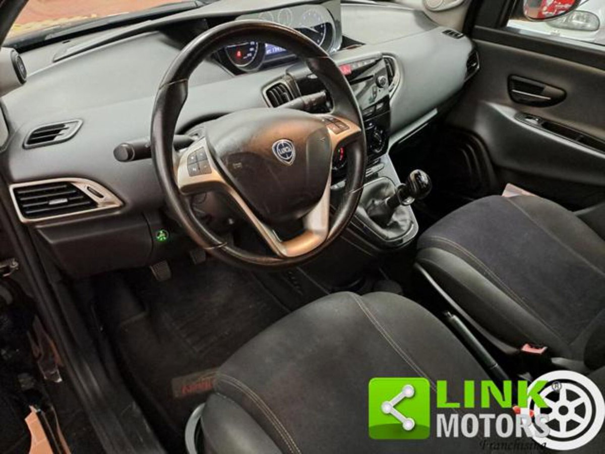 Lancia Ypsilon 1.2 69 CV 5 porte Platinum (10)