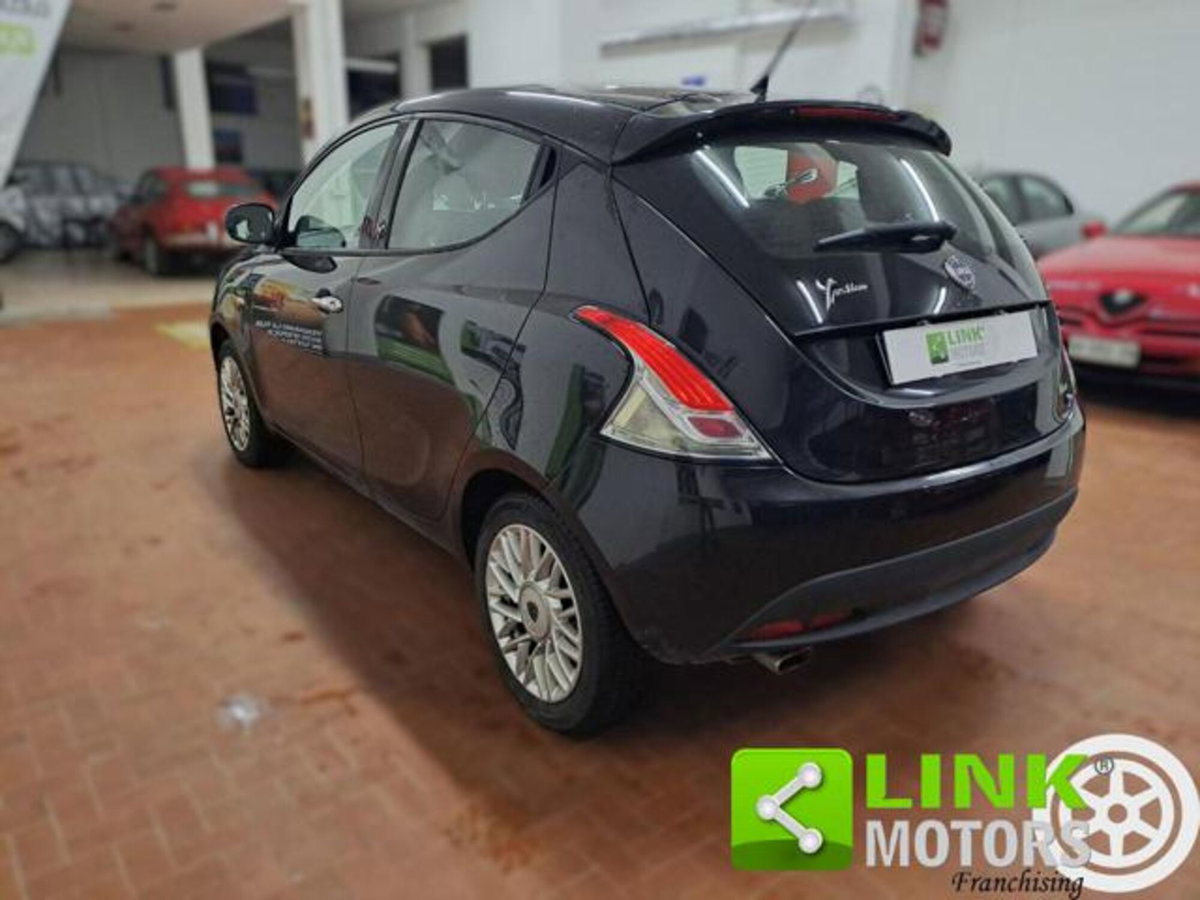 Lancia Ypsilon 1.2 69 CV 5 porte Platinum (11)
