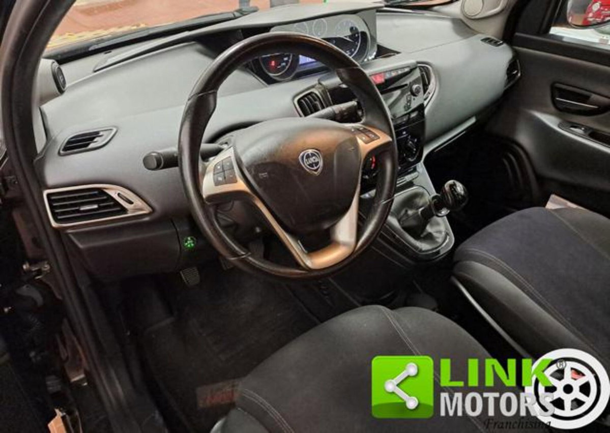 Lancia Ypsilon 1.2 69 CV 5 porte Platinum (13)