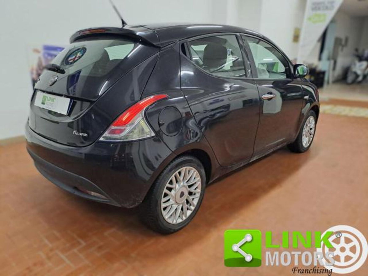 Lancia Ypsilon 1.2 69 CV 5 porte Platinum (14)