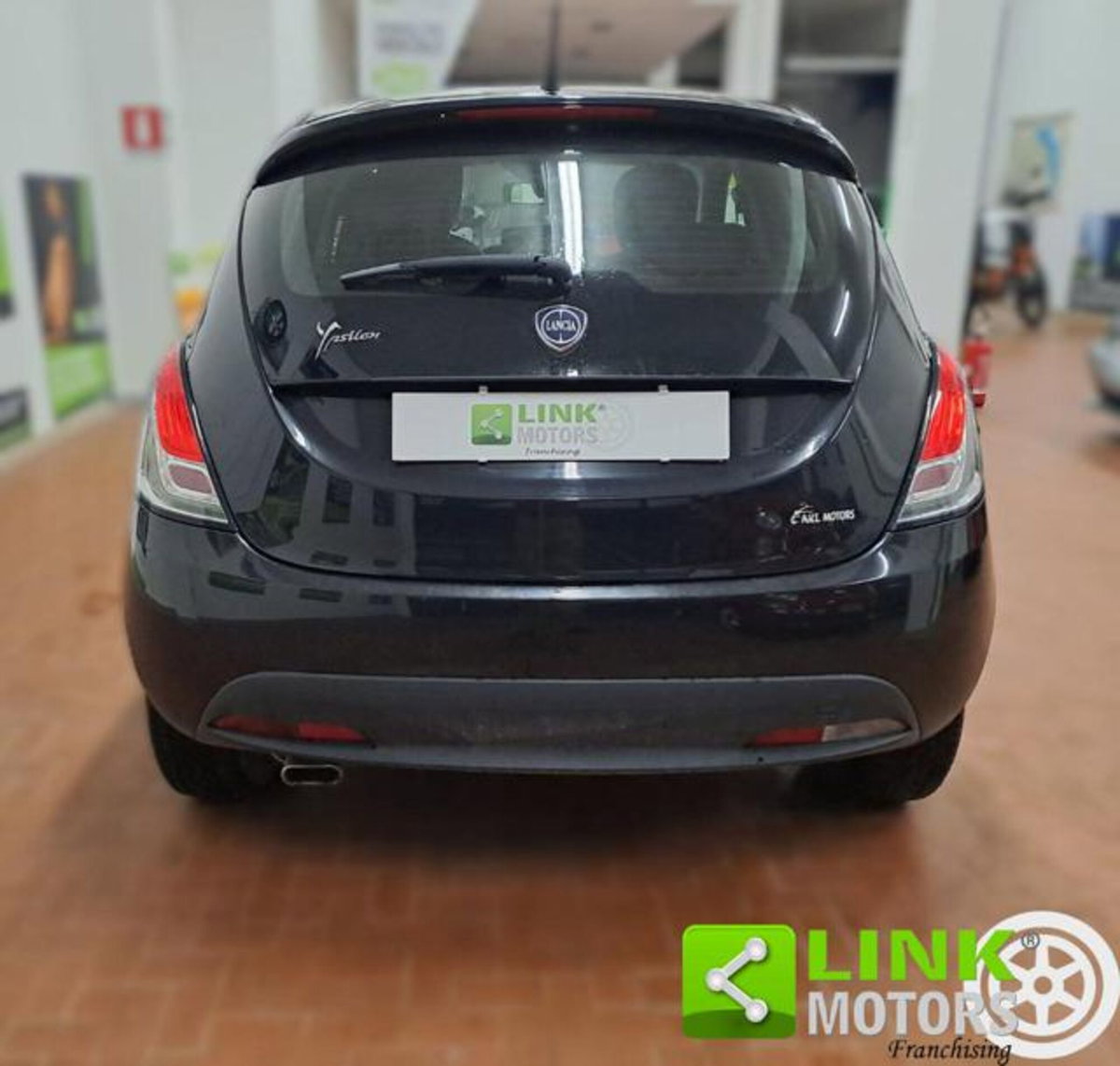 Lancia Ypsilon 1.2 69 CV 5 porte Platinum (16)
