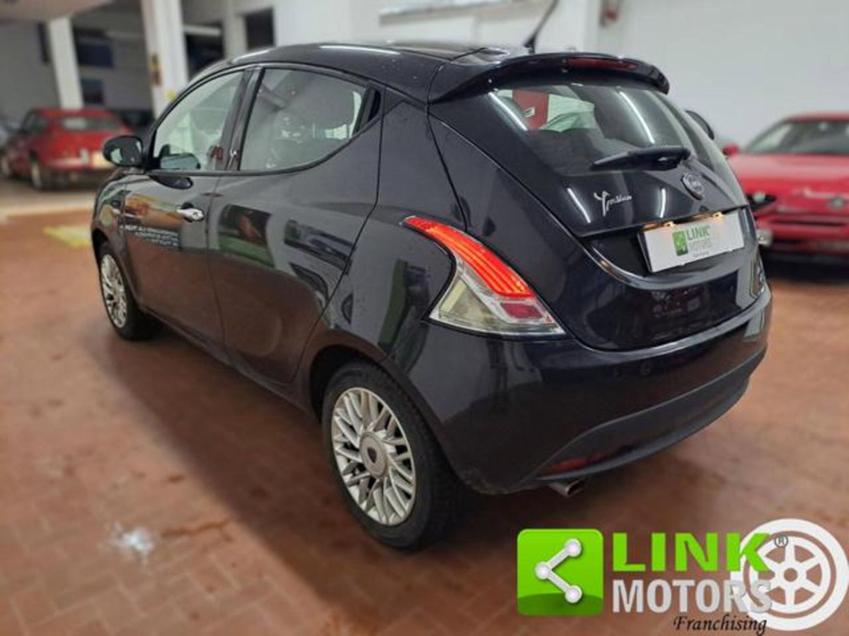 Lancia Ypsilon 1.2 69 CV 5 porte Platinum (17)