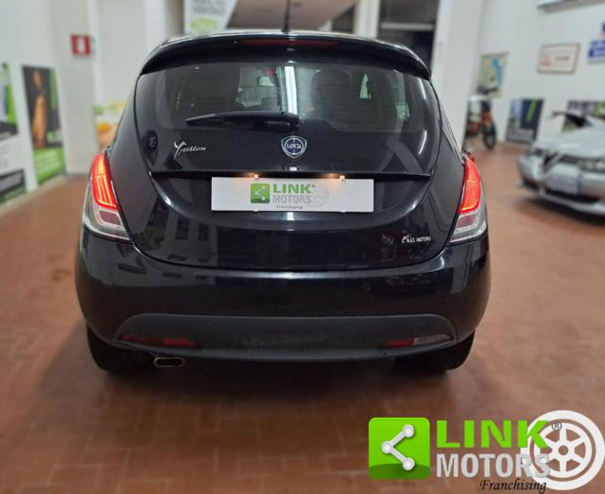 Lancia Ypsilon 1.2 69 CV 5 porte Platinum (18)