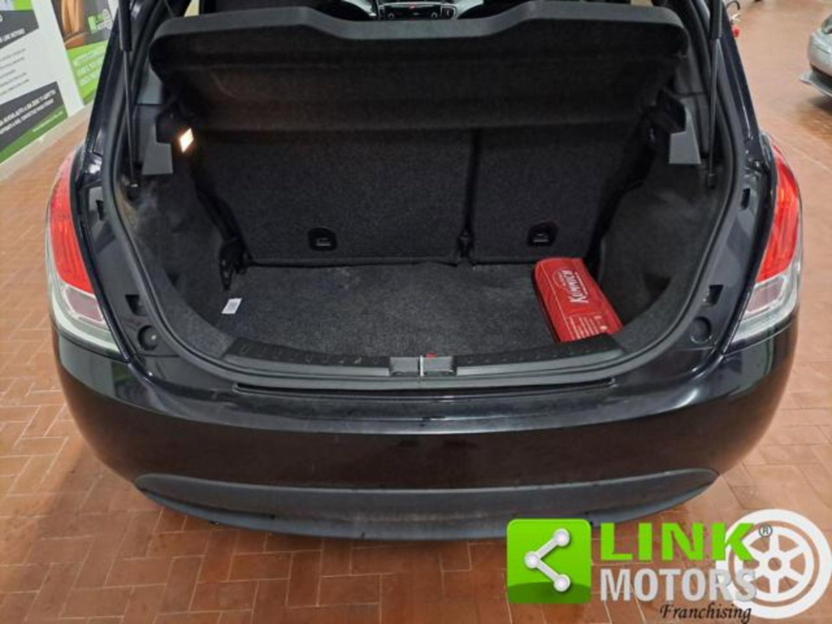 Lancia Ypsilon 1.2 69 CV 5 porte Platinum (19)